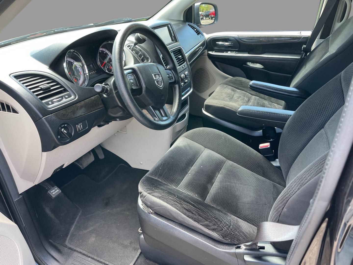 2019 Black /Black Dodge Grand Caravan SE (2C4RDGBG6KR) with an 3.6L V6 DOHC 24V engine, 6A transmission, located at 547 E. Main St., Orwell, OH, 44076, (440) 437-5893, 41.535435, -80.847855 - This 2019 Dodge Grand Caravan SE presents a practical and spacious option for families or travelers needing room for seven passengers. Powered by the robust 3.6L Pentastar V6 engine paired with a 6-speed automatic transmission, it delivers a smooth and reliable driving experience. This model boasts - Photo#14